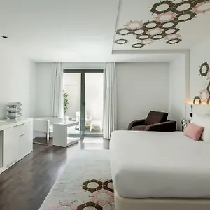 Mate Carla, Hotel Barcellona